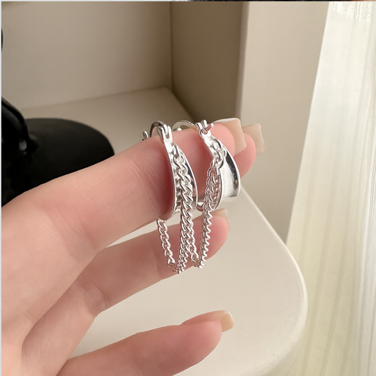 The Flowing Chain Hoops