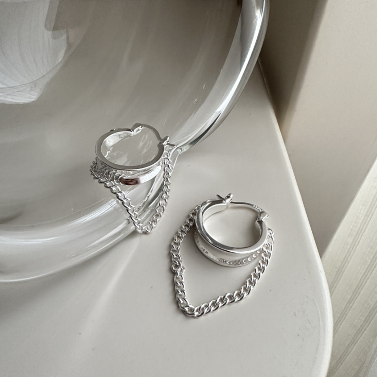 The Flowing Chain Hoops