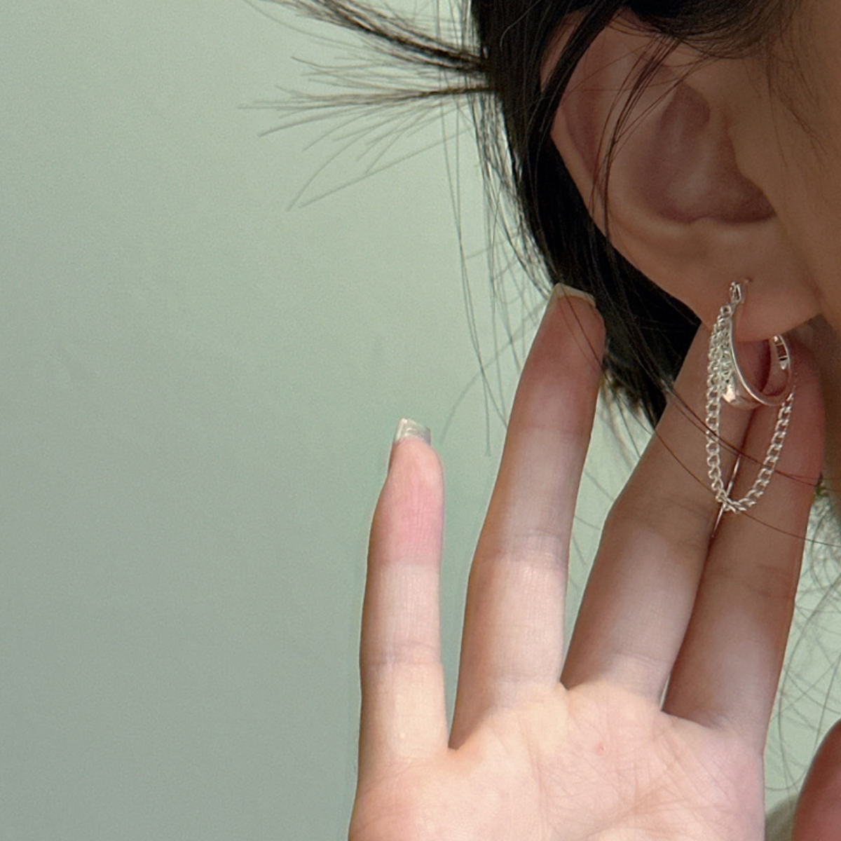 The Flowing Chain Hoops