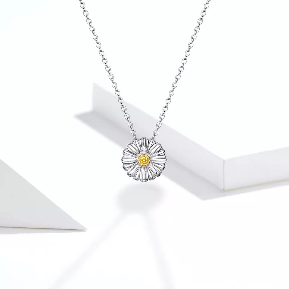 Sterling Silver Lovely Daisy Flower Necklace