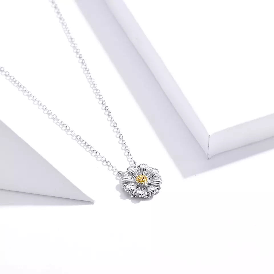 Sterling Silver Lovely Daisy Flower Necklace