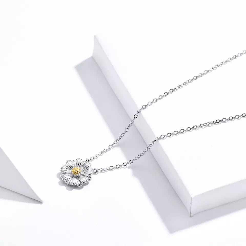 Sterling Silver Lovely Daisy Flower Necklace
