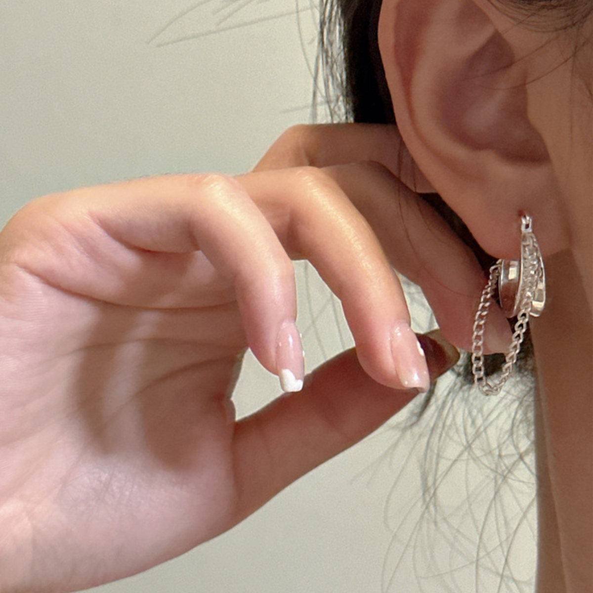 The Flowing Chain Hoops